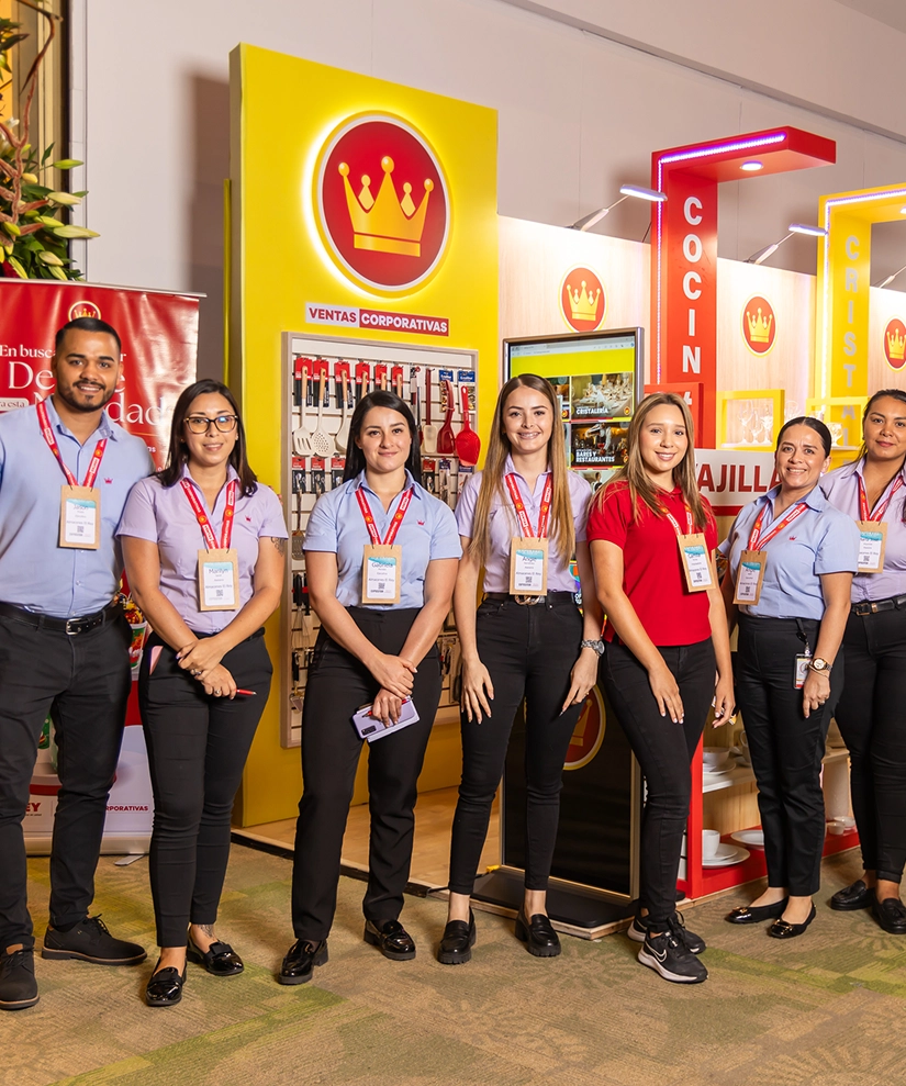 Equipo de Ventas Corporativas de Almacenes El Rey trabajando juntos